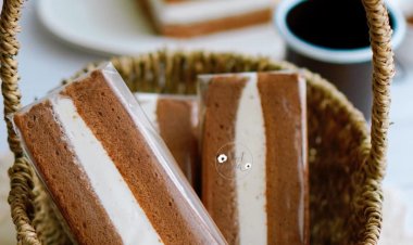 BÁNH CHOCOLATE TAM GIÁC KẸP KEM TƯƠI TUỔI THƠ